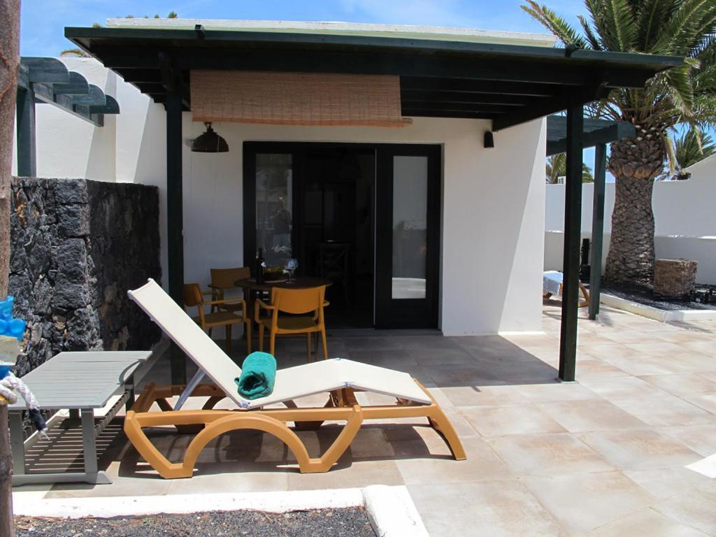 Bungalow Goa Pool View, Playa Roca Residence Sea Front Access - Free Ac - Wifi Costa Teguise Zewnętrze zdjęcie