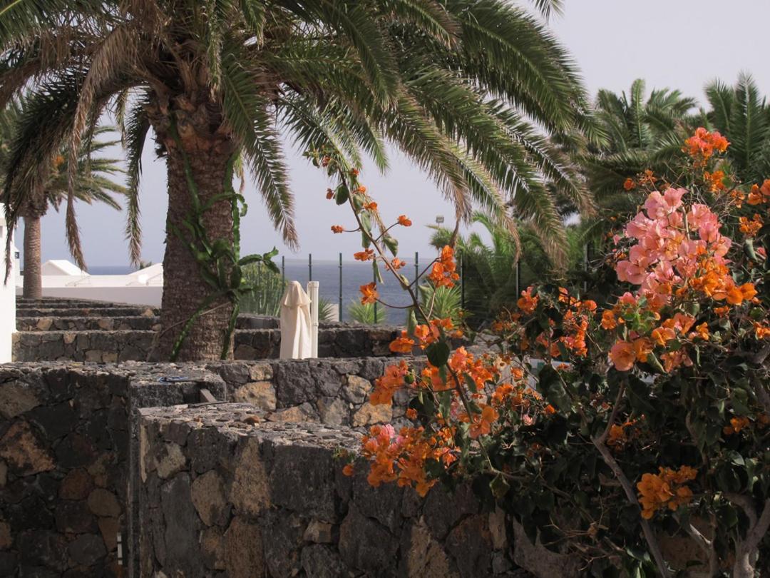 Bungalow Goa Pool View, Playa Roca Residence Sea Front Access - Free Ac - Wifi Costa Teguise Zewnętrze zdjęcie